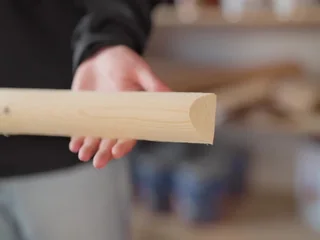 Vuren heklat, halfrond geschaafd